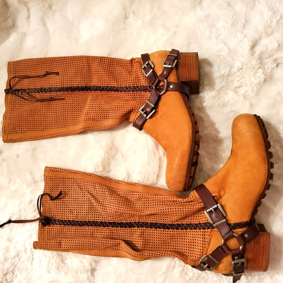 BACIO 61 Boots - Picture 1 of 9